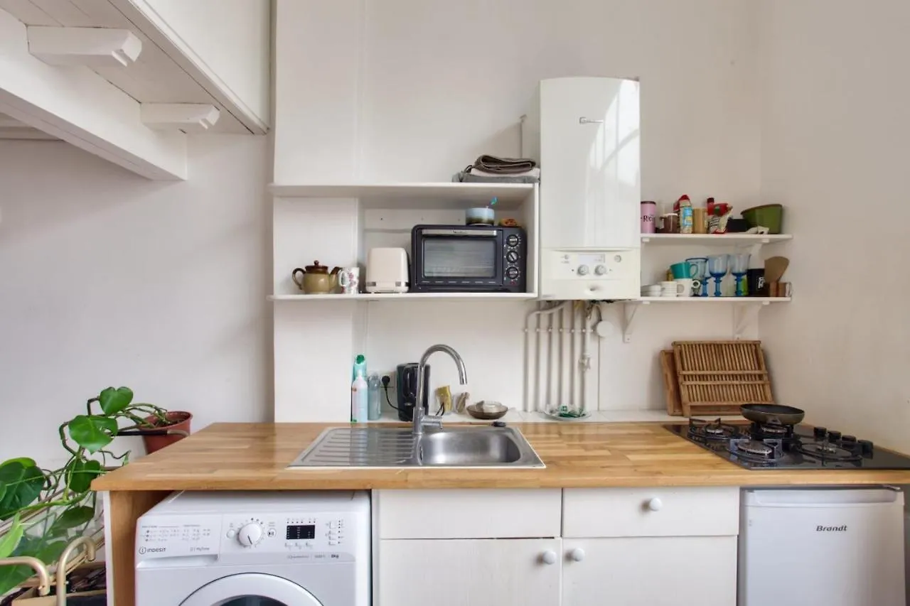 Atypical Housing For 2 People - Paris 14 Apartment France