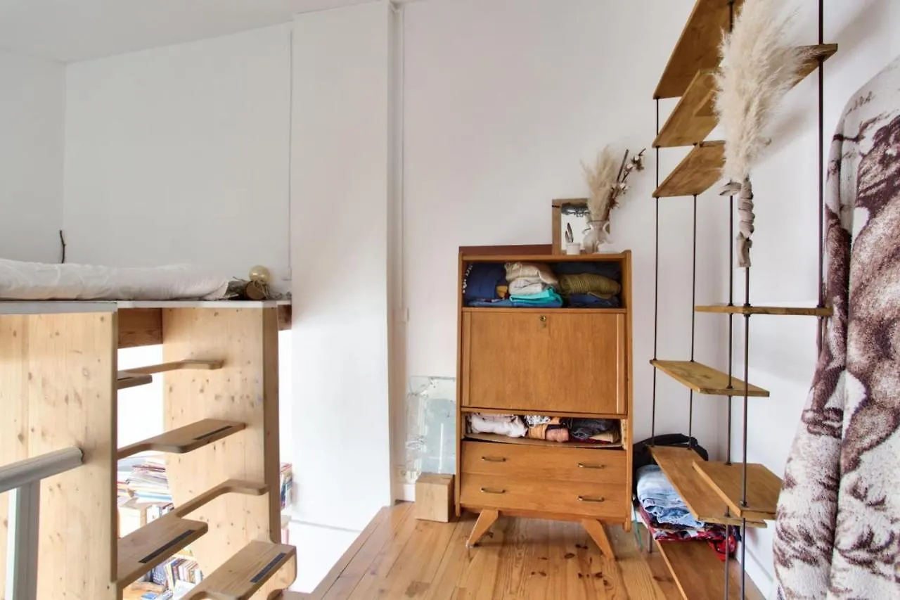 Atypical Housing For 2 People - Paris 14 Apartment