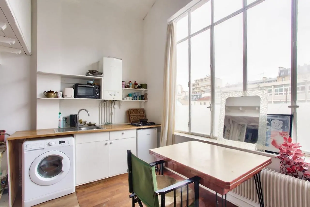 Atypical Housing For 2 People - Paris 14 Apartment