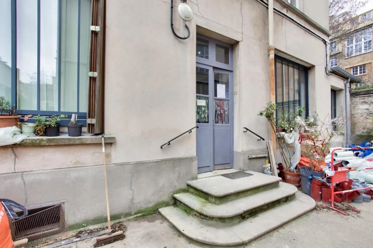 Atypical Housing For 2 People - Paris 14 Apartment