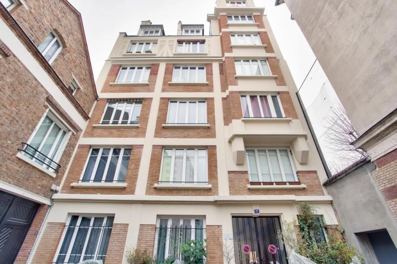 Atypical Housing For 2 People - Paris 14 Apartment